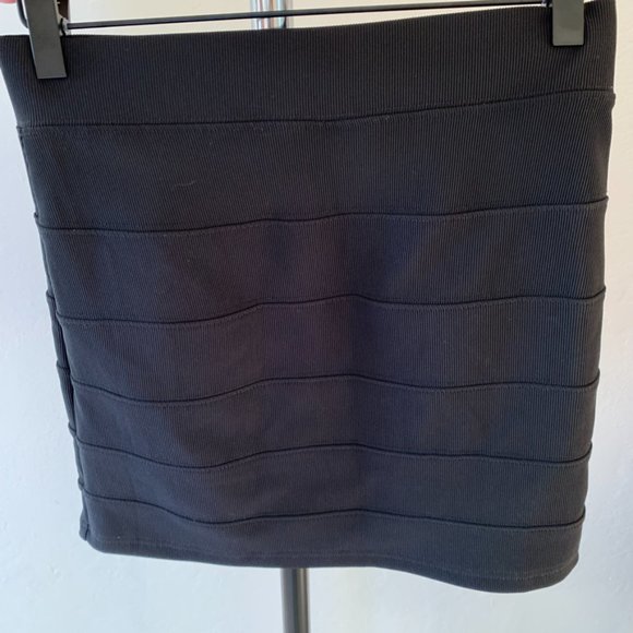 H&M Divided Black Stretch Mini Skirt | 6 - Picture 2 of 6